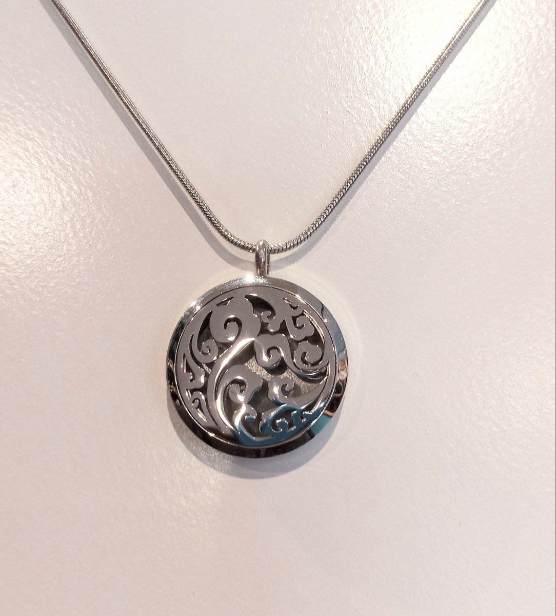 Aroma Wear Essential Oil Pendant Necklace - Swirl