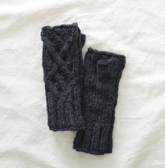 AURA QUE Cable Knit Wool Lined Wristwarmer Gloves - Dark Grey - Penny Brohn Shop